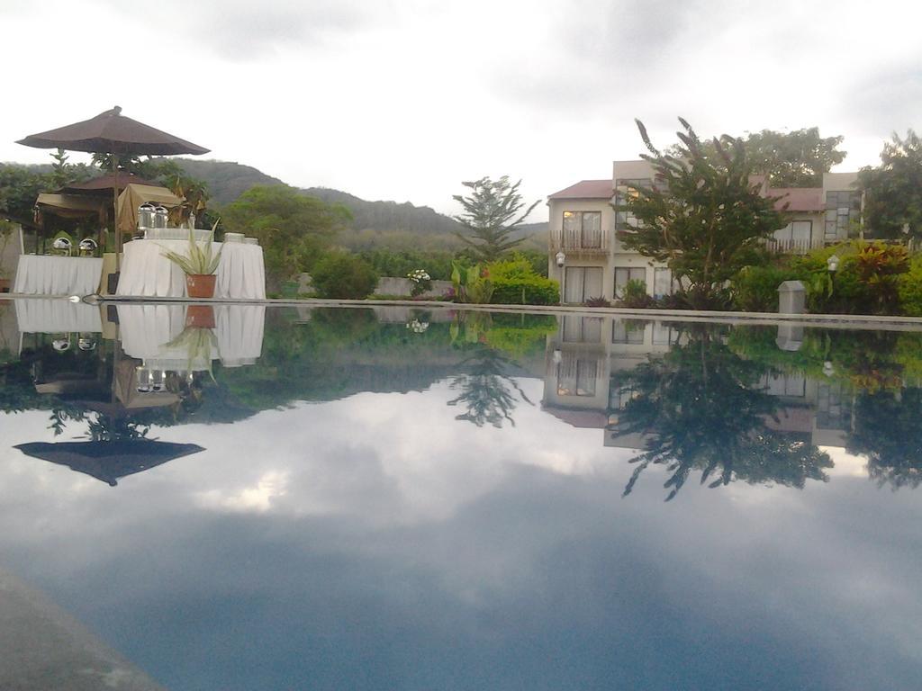 Luwansa Beach Hotel Labuan Bajo Exterior photo