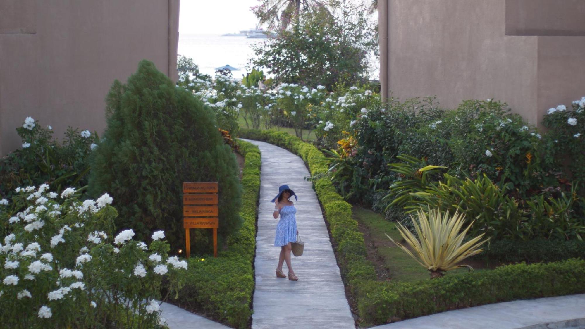 Luwansa Beach Hotel Labuan Bajo Exterior photo