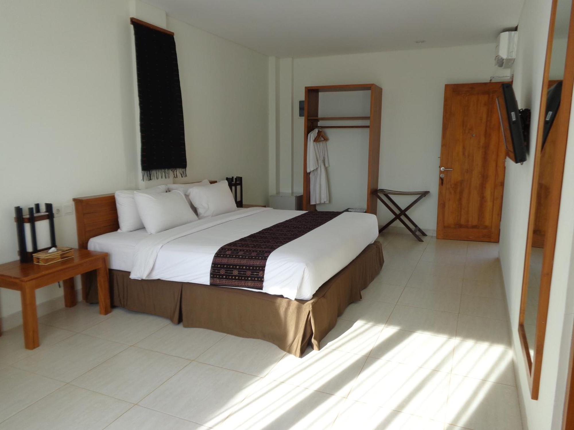 Luwansa Beach Hotel Labuan Bajo Exterior photo