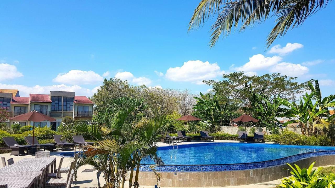 Luwansa Beach Hotel Labuan Bajo Exterior photo