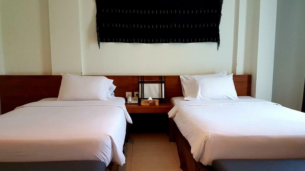 Luwansa Beach Hotel Labuan Bajo Exterior photo